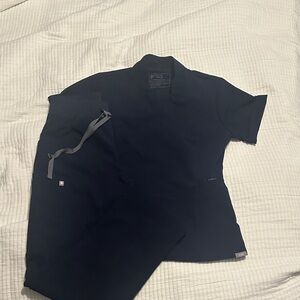 Figs Navy Inala slim scrub top s and yolo skinny cargo pant s petite